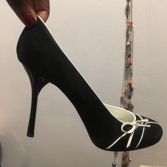 Charles David Shoes - 8.5 Black suede with white piping heel